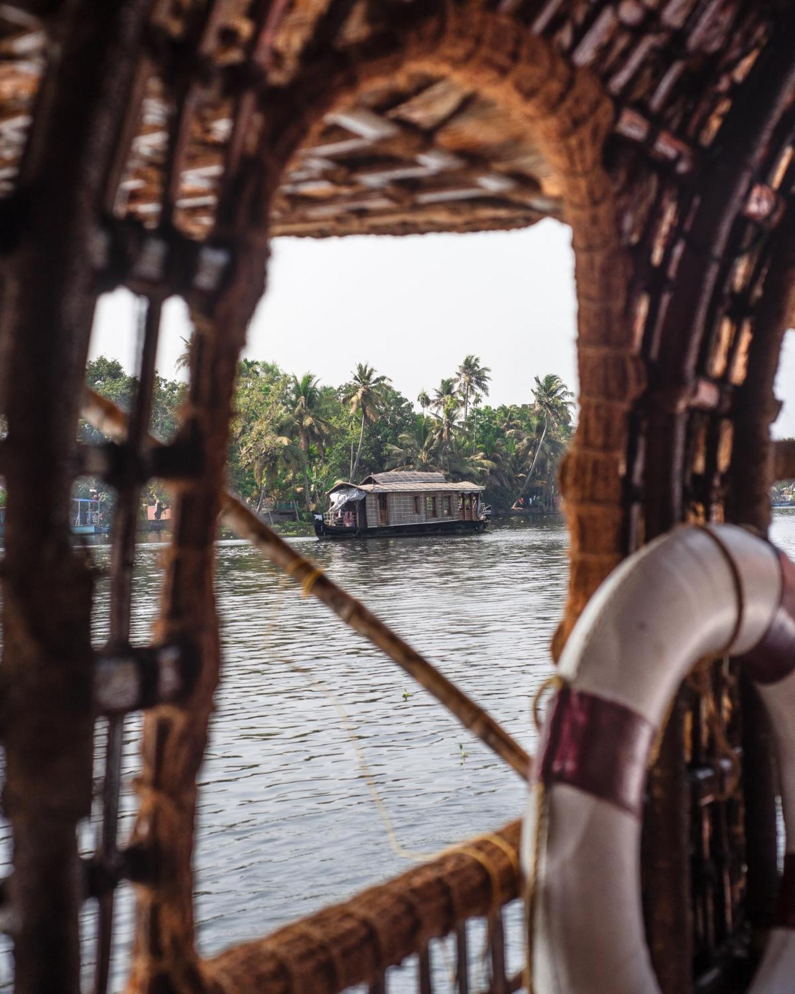 Spice Coast Cruises - Houseboat Hotel Alappuzha Exterior photo